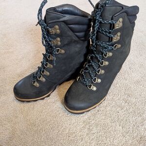 Black Women's Hiking Boots